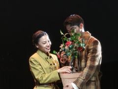 沈安娜(郑玥）一个很立体化的人物。作为一名速记员，她有着专业