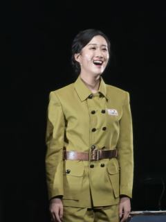 沈安娜(郑玥）一个很立体化的人物。作为一名速记员，她有着专业