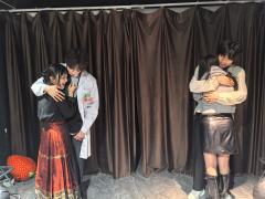 缪宏谟,你很会爱人!
缪宏谟,你说这些的时候很美!
缪宏谟,