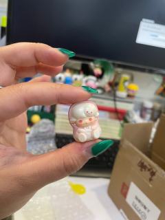 这只花生的原来实物这么好看呀！背面全是花生纹理。六块五的香香