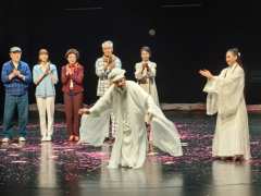 小时候就知道《暗恋桃花源》这部剧了,最早是看过林青霞主演的D