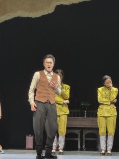 🎬故事背景
讲述了历史真实人物沈安娜作为一名速记员从学生到