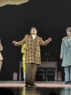 🎬故事背景
讲述了历史真实人物沈安娜作为一名速记员从学生到