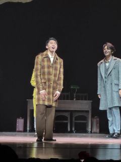 🎬故事背景
讲述了历史真实人物沈安娜作为一名速记员从学生到