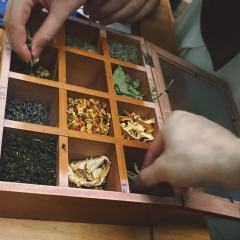 【陪伴是相互的，你陪伴家人，家人也同样陪你走过春夏秋冬。】
