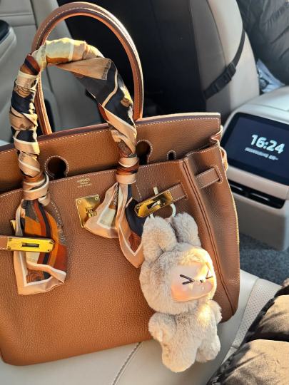 Birkin 跟 Kiki 超配，勇占千岛爱马仕无人区🫡