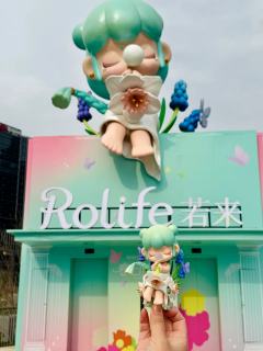 非常开心！见到了Nanci设计师Sadie小姐姐

签售现场