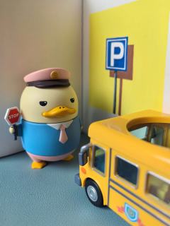 我的画和我的娃💛
憨憨鸭指挥交通中：请按规定停车🅿