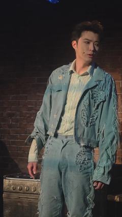 无人质会挑卡乐子人,评论仅代表个人当场感观。
🎞演出名: