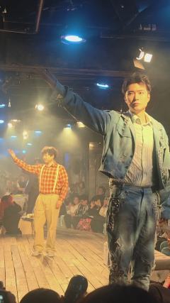 无人质会挑卡乐子人,评论仅代表个人当场感观。
🎞演出名: