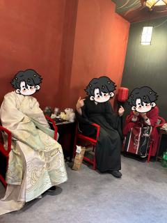 花开生两面，人生神魔间。命运给我们开了玩笑，错位的一切，从此