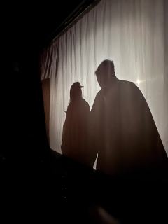 花开生两面，人生神魔间。命运给我们开了玩笑，错位的一切，从此