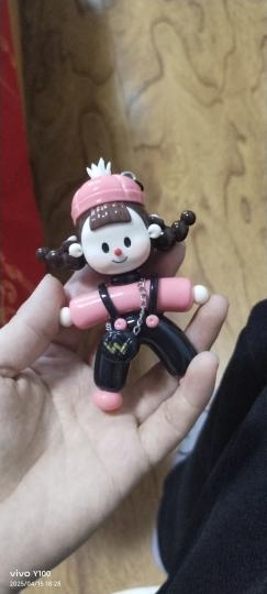 有岛仔知道这个崽崽是哪个娃吗？我一个姐姐店里40买的，送我的买的时候已经打了孔，我怕她被骗