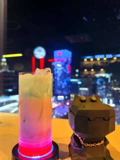 五角场竟然有大学生酒吧英语角!!!!
【用一杯酒的时间,解锁