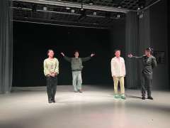 《默茧》先锋剧,四个演员一台戏,台词功底都不错。舞台比较纯粹