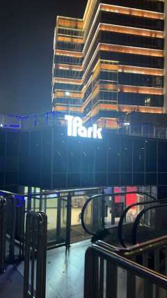 《默茧》先锋剧,四个演员一台戏,台词功底都不错。舞台比较纯粹