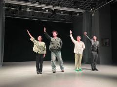 《默茧》先锋剧,四个演员一台戏,台词功底都不错。舞台比较纯粹