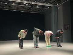 《默茧》先锋剧,四个演员一台戏,台词功底都不错。舞台比较纯粹