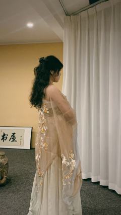 “春游,我会让你看见春天”
“我会让你,看见那片花海”