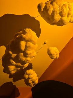 “要不是有人告诉我这是爱，我会以为这是一把赤裸的剑。”

体