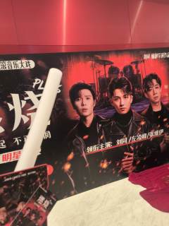 不是某某某 我是不会踏入开心麻花的...
另。单独夸一下邓帅