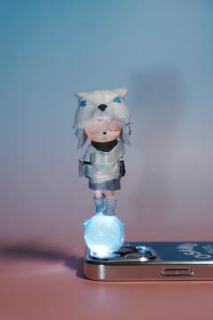 跑过梦境的原野，星光在他身上镀出雪狼的轮廓。