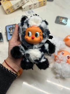 上周五朋友从首尔弘大抽了一只马年新品
漂洋过海背回国
怀着无