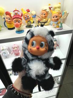 上周五朋友从首尔弘大抽了一只马年新品
漂洋过海背回国
怀着无