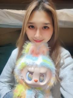 彩色Labubu入手好喜欢啊…
摸起来好舒服…