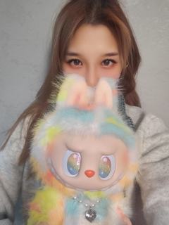 彩色Labubu入手好喜欢啊…
摸起来好舒服…