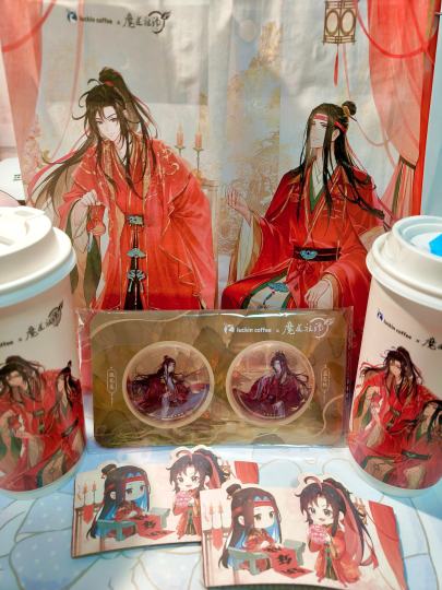 新柄真的超级好看，小情侣必须99店员姐姐超好，给我多塞了一堆纸袋和杯套~o(〃'▽'〃)o