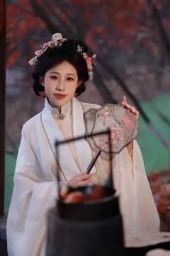 时隔多年终于拍上了这套，随便找了个小山庄拍都很好看，就是衣服