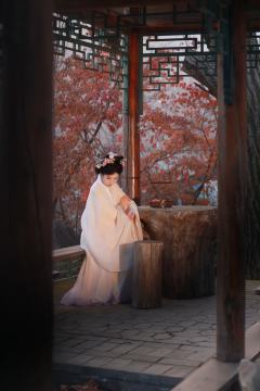 时隔多年终于拍上了这套，随便找了个小山庄拍都很好看，就是衣服