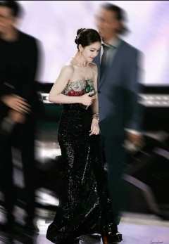 长得高是优势  站得高是本事