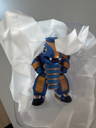 商家态度很好。东西到手的时候不错拆盒未拆袋，拿到手沉甸甸的，希望可以慢慢攒齐