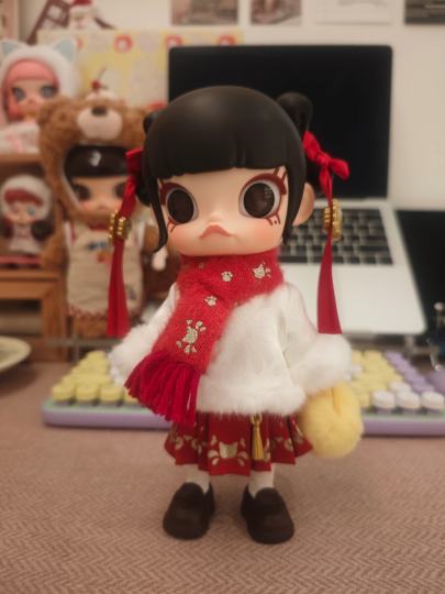 入了马上有钱！！超可爱的！！！发饰可以拆下来，眼睛可以转，这套衣服也好好看。