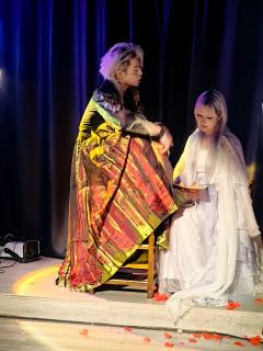 对女生极为友好 男生则真要坐《壁上观》了
4女2男的《壁