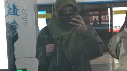 嘿嘿第一次出cos，我将以全装老克来玩，希望可以和大家一起玩，期待之。。做全装以后一直没机会新出去，果然还是要来覆面展穿，太喜欢覆面了老天爷。。还在想做什么物料，我一定可以抢得到票之！相信我自己，加速