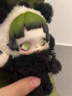 吊卡要都拆掉当作挂件了 这只真的好看，特别是眼睛，还有熊猫国