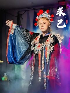 求神拜佛不如求己，求己不如求我赵明合

上海《求己》点映车，