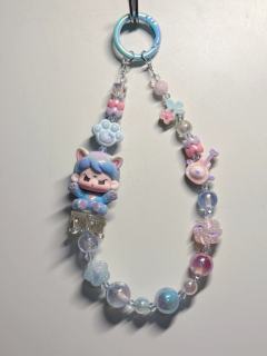 买了一端回来， 挑了最喜欢的一颗奖励自己一条手机链