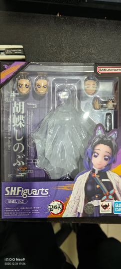 鬼灭之刃目前大部分手办、周边溢价较高，不推荐入，有高额叠劵可以入，SHF系更是如此，鬼灭之刃shf目前均为通贩产品，说一声再版搞不好货量大到直接腰斩，建议观望（例如水柱和三哥），不过总体素质还算可以，