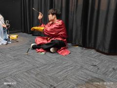 生民如草芥,王度渐缁磷。
丛借还无日,狐威假不驯。
骄矜行