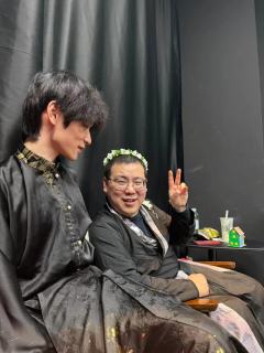 生民如草芥,王度渐缁磷。
丛借还无日,狐威假不驯。
骄矜行