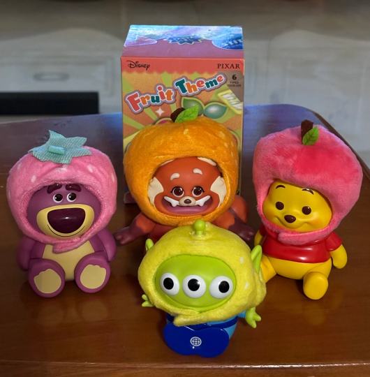 美团外卖，拆盒发现赚了45😂2个维尼熊，另个不拆袋了😝