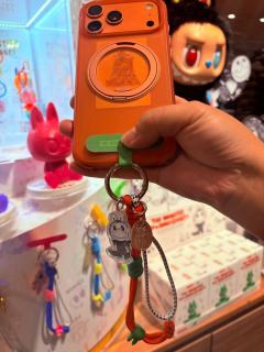 姐妹本来想抽橙色或绿色配17，没想到抽来的蓝黄色比预期好看，