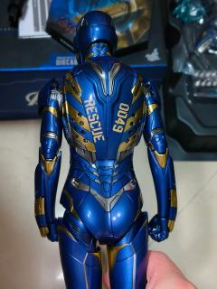 买的小辣椒开箱辣，劲玩一波hottoys﻿小辣椒
配件相当丰