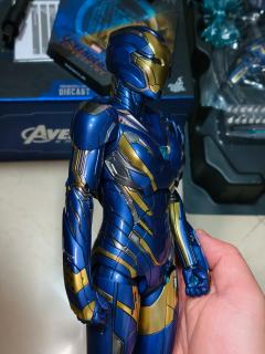 买的小辣椒开箱辣，劲玩一波hottoys﻿小辣椒
配件相当丰