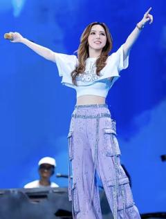 解解！￼请这样一直帅下去