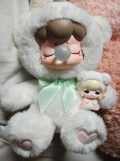 在她上线的第一天高价抽来的，自己亲手打扮的小宝宝，每天在医院